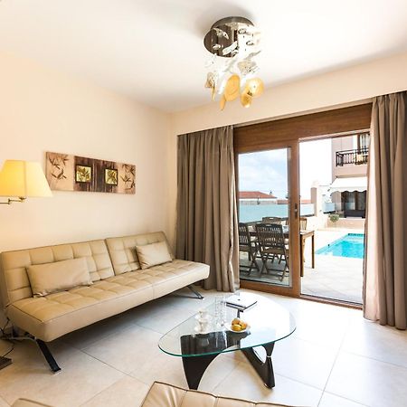 Pantheon Villas & Suites 维勒克哈德哈 客房 照片
