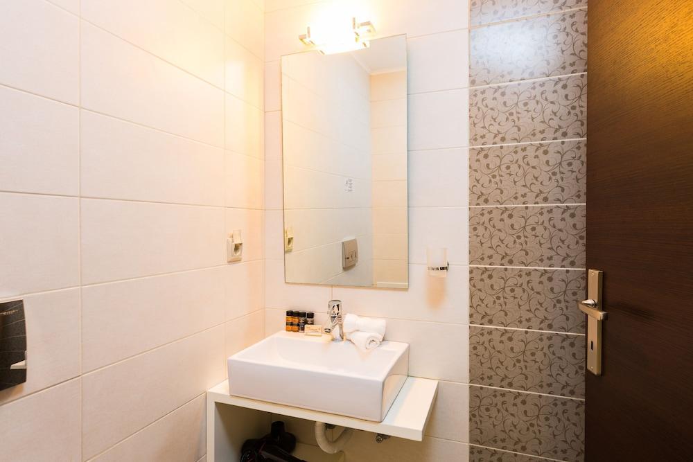 Pantheon Villas & Suites 维勒克哈德哈 外观 照片