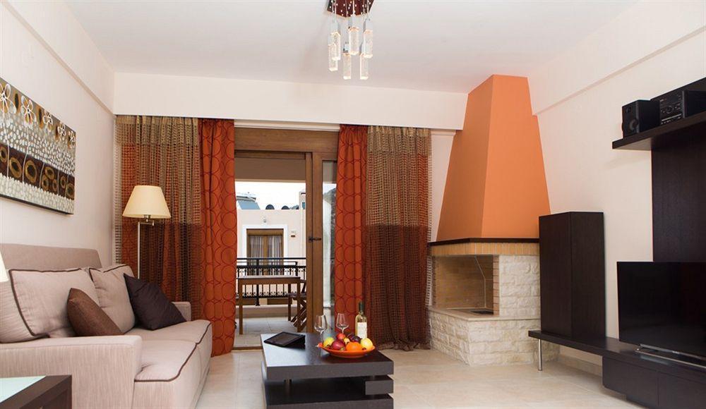 Pantheon Villas & Suites 维勒克哈德哈 外观 照片