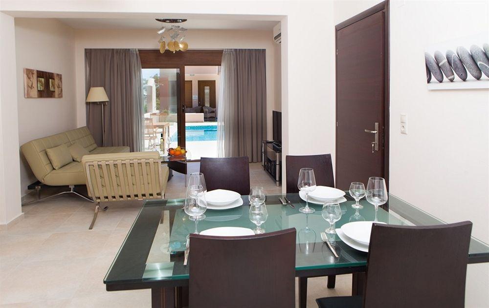 Pantheon Villas & Suites 维勒克哈德哈 外观 照片