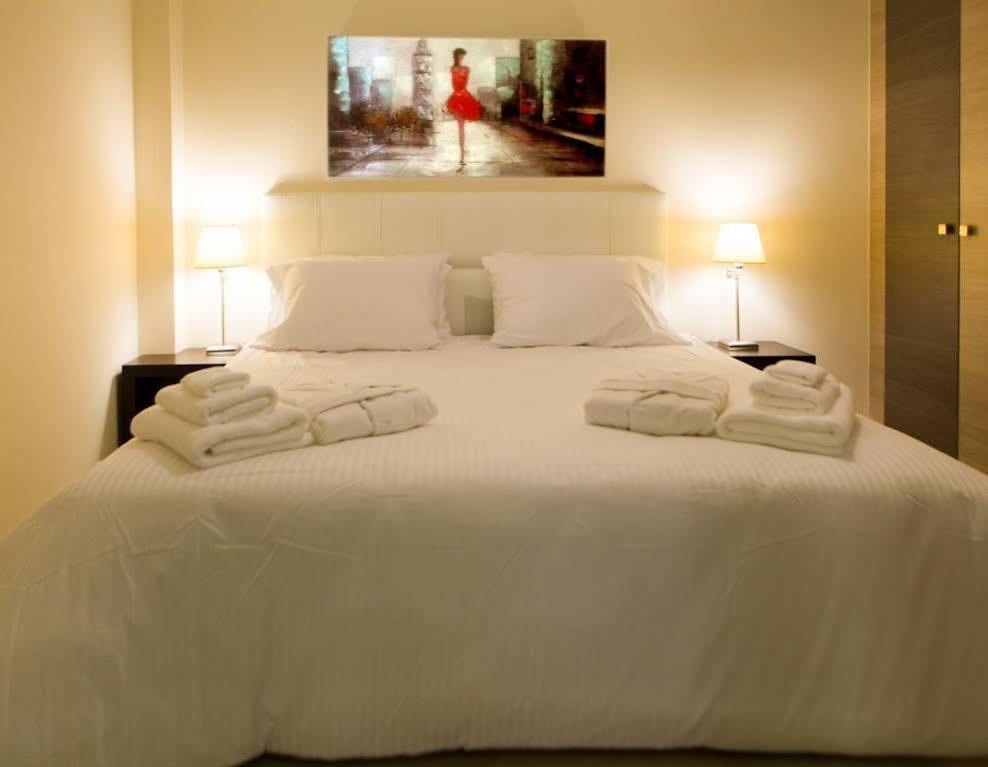 Pantheon Villas & Suites 维勒克哈德哈 外观 照片